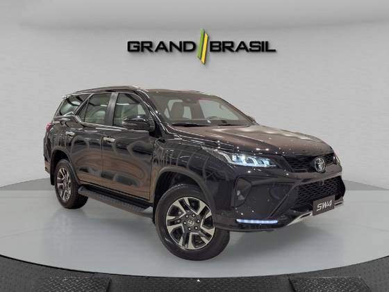 TOYOTA HILUX SW4 2.8 D-4D TURBO DIESEL DIAMOND 7L 4X4 AUTOMÁTICO